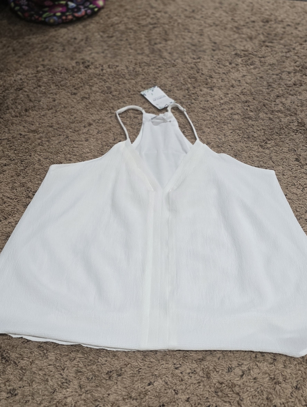 Lightweight White V-Neck Spaghetti Strap Camisole